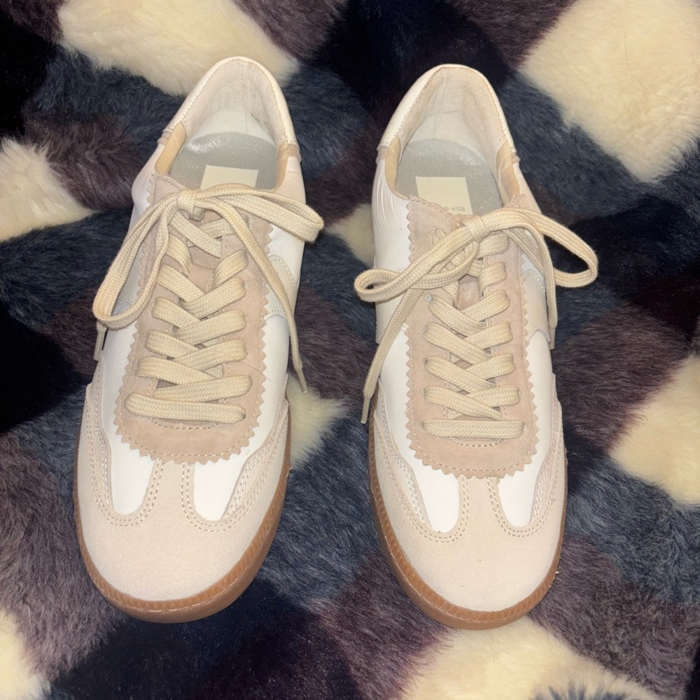 Dolce Vita Cream & White Sneakers 
✨ New Without Tags ✨ - Picture 2 of 7